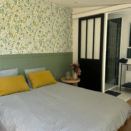 La Petite Maison Au Fond Du Jardin - Proche Centre *