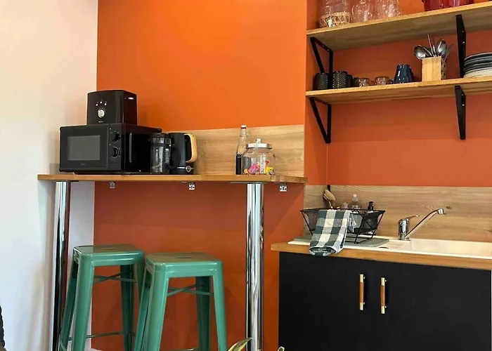 La Maison Au Fond Du Jardin - Proche Centre Nyaraló *